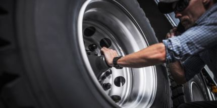 Rodas de aço ou alumínio pro seu caminhão: qual é a melhor?